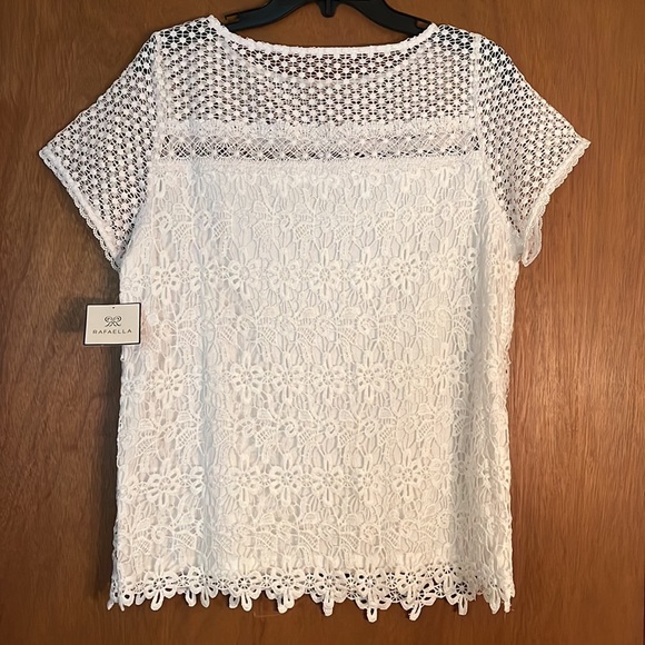 Ladies lined crisp white lace top. - Picture 5 of 10